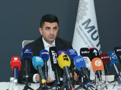 Eşqi Bağırov şagirdlərin çantalarının yoxlanılmasından DANIŞDI