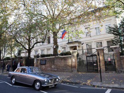 Böyük Britaniya rus diplomatı ölkədən çıxarıb