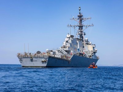 ABŞ-nin hərbi gəmisi yandı