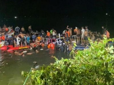 Hindistanda turist qayığı qəzaya uğrayıb,&nbsp;ölən və yaralananlar var
