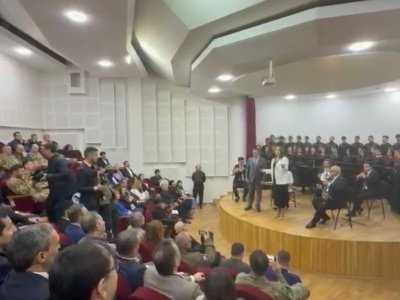 Xarici diplomatlar Xankəndidə tələbələrin&nbsp;çıxışını izlədilər - VİDEO