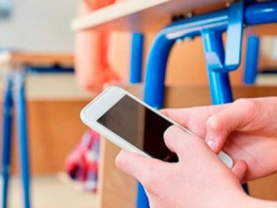 Buraxılış imtahanında bir nəfərdən mobil telefon TUTULDU