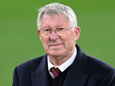 Aleks Fergüson stadiondan xəstəxanaya aparıldı