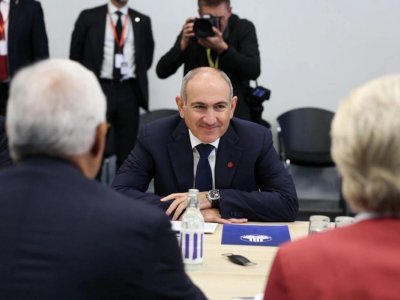 Avropa Siyasi Birliyinin Sammiti başlayıb