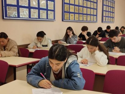 Orta məktəb şagirdləri GDU-nun təşkil etdiyi fənn olimpiadasında - FOTO