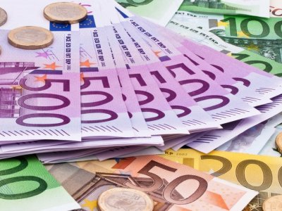 Avro, rubl ucuzlaşdı, dollar, lirə isə... - Məzənnə