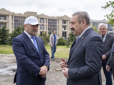 Bakı Sağlamlıq Mərkəzinin kollektivi ağacəkmə aksiyasında - FOTO