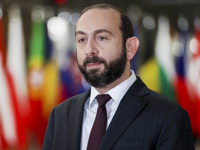 Bəzi malları Azərbaycan şirkətlərinə satacağıq - Mirzoyan