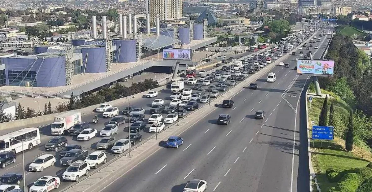 Paytaxtda hərəkət çətinləşdi: tıxac olan yollar