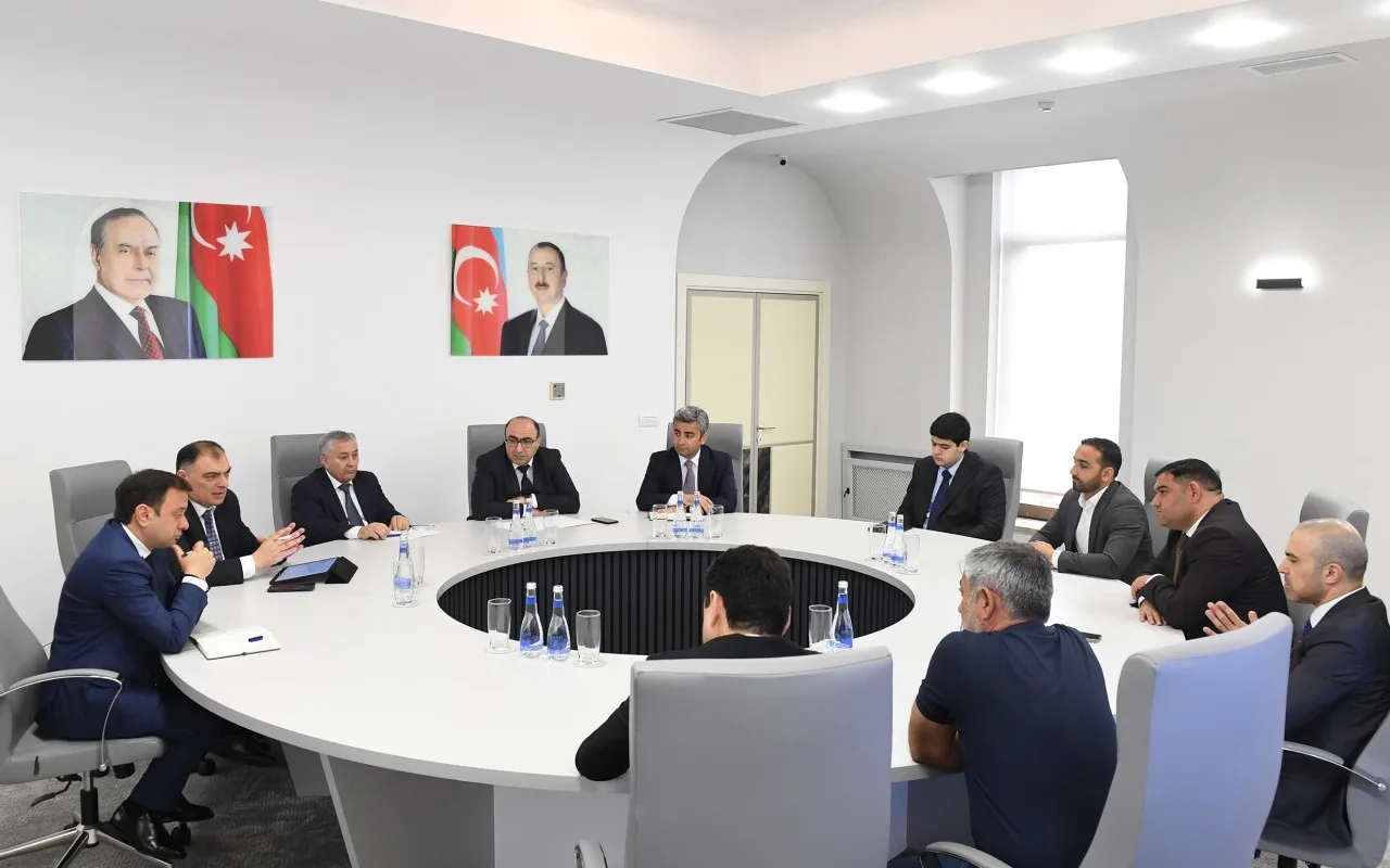 &ldquo;Azərişıq&rdquo; və &ldquo;Ticarət Şəbəkələrinin İnkişafı&rdquo; İB arasında görüş olub -&nbsp;FOTOLAR