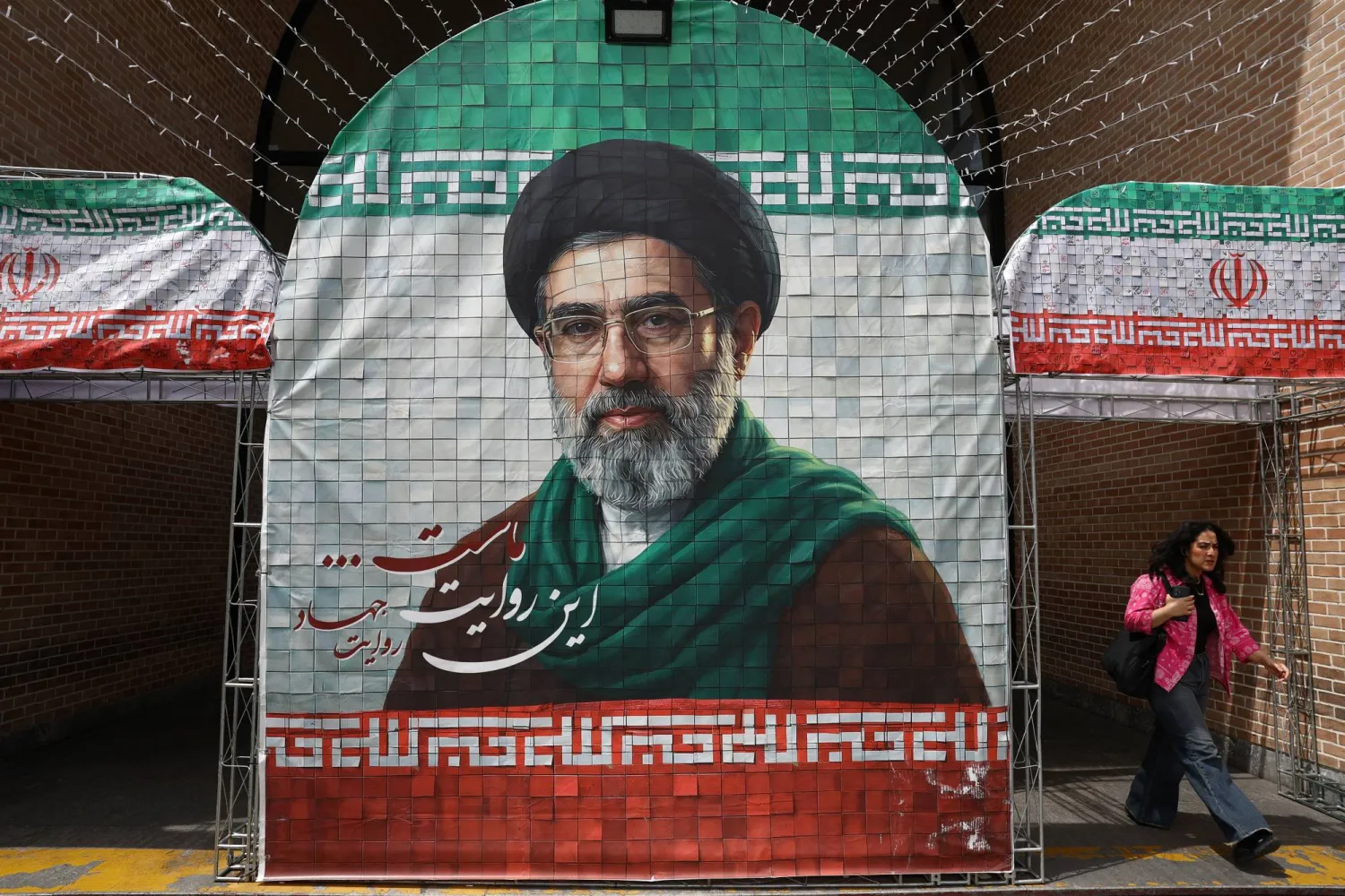 ABD istihbaratı: Mücteba Hamenei iyileşiyor ama...