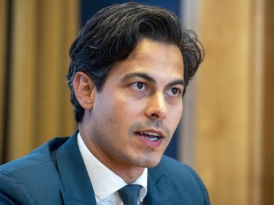 Bu ölkənin baş naziri xəstəxanalıq oldu
