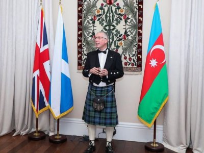 Azərbaycanca danışan, Gəncə ləhcəsilə yazan əcnəbi diplomat kimdir? - FOTOLAR