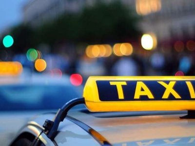 Taksi sürücüsü maşında avtomat gəzdirirmiş, həbs edildi