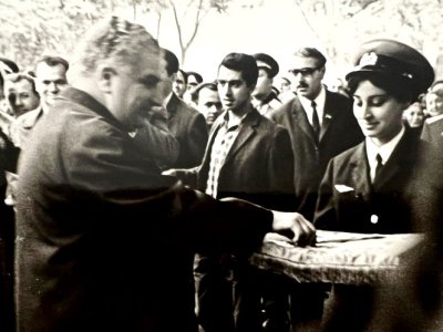 Bir şəklin tarixçəsi: Vəli Axundovun kəsdiyi lent Bakıya yeni dövr gətirdi