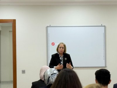 Yaşlı insana yer verməyən gənc&nbsp;irada kobud reaksiya verir