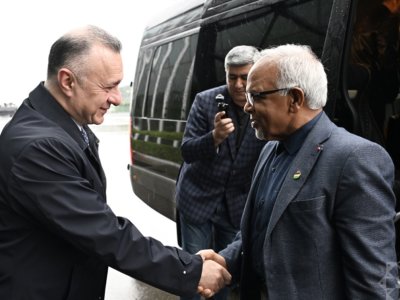Mavriki Prezidenti Azərbaycana gəldi