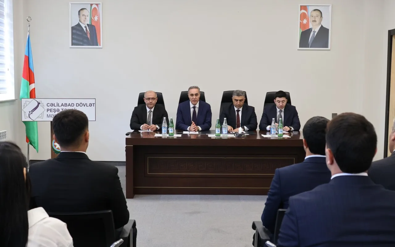 Yeni direktor kollektivə təqdim edildi&nbsp;- FOTOLAR