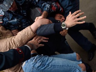 Ermənistanda seçki qalmaqalı: 21 nəfər tutuldu