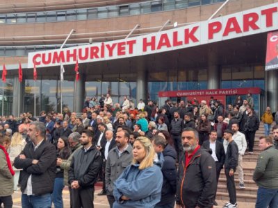 Ankara qarışdı: Polis CHP binasına daxil oldu