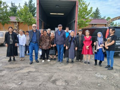 Ağalar Vəliyev&nbsp;seçicilərinə&nbsp;bayram sovqatları göndərib