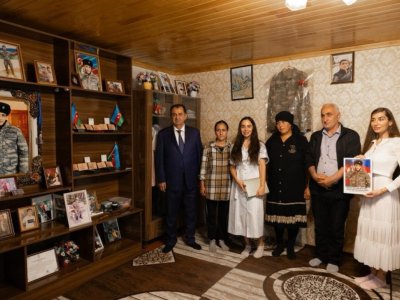 Prezidentin qızları şəhid ailəsini ziyarət etdi