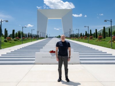 İlham Əliyev Xankəndidə Zəfər tağını ziyarət edib
