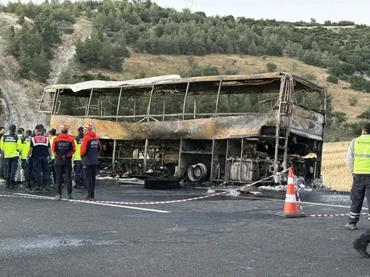 Türkiyədə avtobus&nbsp;yandı,&nbsp;8 nəfər öldü - FOTOLAR