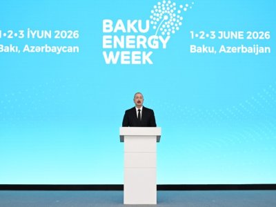 Prezident Bakıda keçirilən forumda çıxış edib - FOTO