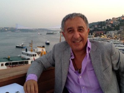 Gələcək insanı gözləmədən gəlir