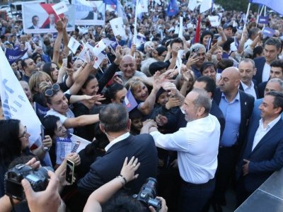 Ermənistanda seçici rüşvəti qalmaqalı: yeni saxlanılanlar var