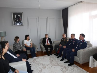 Zabitlərimiz təyyarə qəzasında şəhid olan türkiyəli hərbçilərin ailəsini ziyarət edib