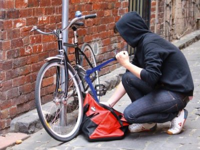 Velosiped oğurlamaqda şübhəli bilinən qardaşlar saxlanıldı