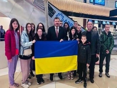 Daha 30 ukraynalı uşaq Azərbaycana gətirildi