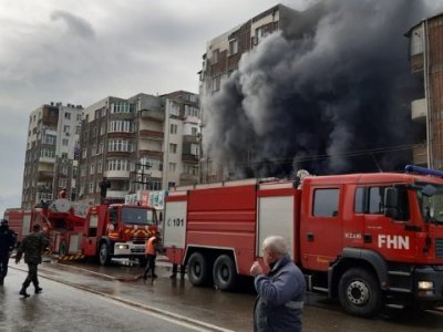 Bakıda yaşayış binasında yanğın - VİDEO