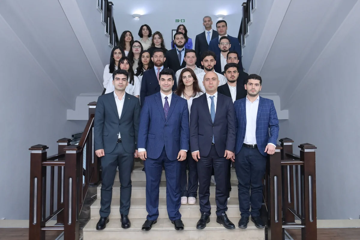 Nazir xaricdə təhsil almış&nbsp;məzunlarla görüşdü - FOTO