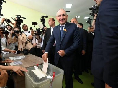 Paşinyan parlament seçkilərində səs verdi