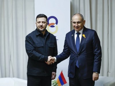 Zelenskidən Paşinyana təbrik