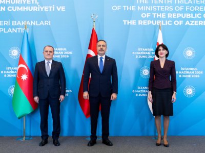 Üç ölkənin XİN başçıları Çırağan Sarayında görüşdü