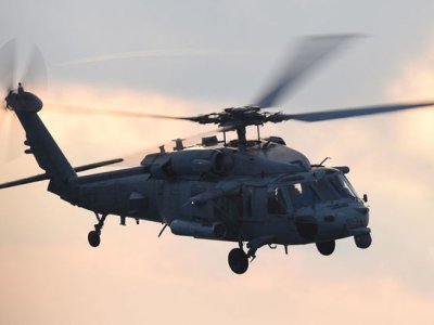 Hörmüzdə ABŞ hərbi helikopteri suya düşdü