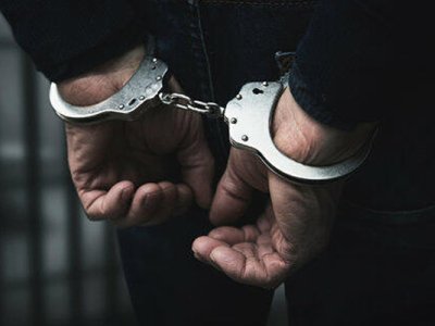 Mağazaya müştəri qismində girərək oğurluq etdi