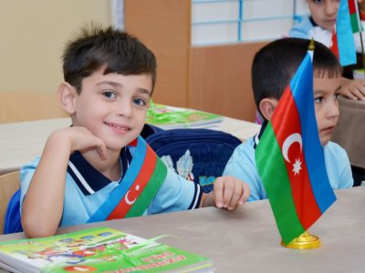 Azərbaycanda hər 6 nəfərdən biri məktəblidir - Yeni statistika