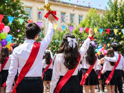 Bu gün məktəblərdə &ldquo;Son zəng&rdquo; çalınır