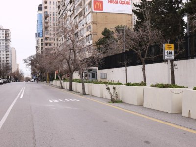 Bakıda xəstəxanaların qarşısında minib-düşmə yerləri yaradıldı