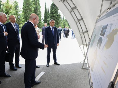 Samir Nuriyev nazirlərlə Ağdərə şəhərinin Baş planı ilə tanış olub