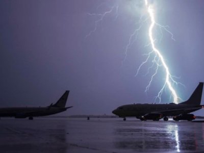 İldırımlı hava: AZAL-ın təyyarələri geri qayıtdı