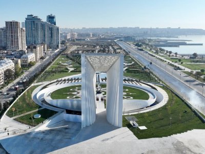 Türkmənistan Prezidenti Zəfər parkını ziyarət etdi