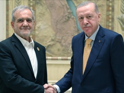 Pezeşkian Ərdoğanla regional məsələləri müzakirə etdi