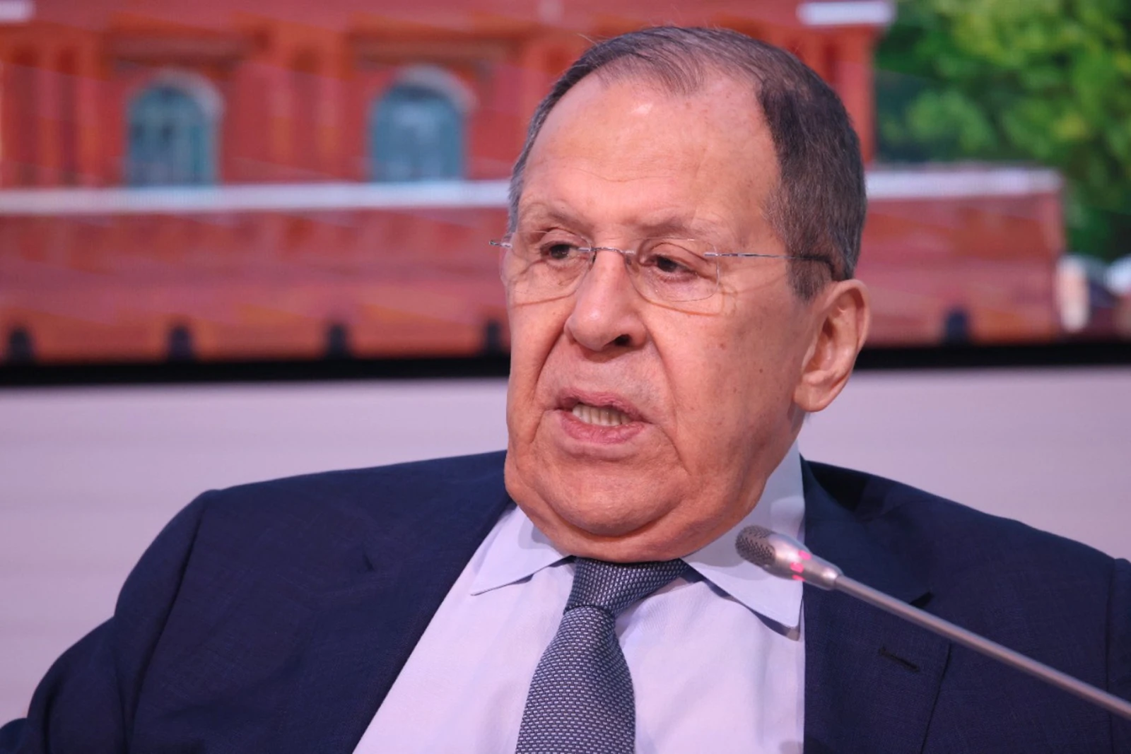 Lavrov söyüş söydü