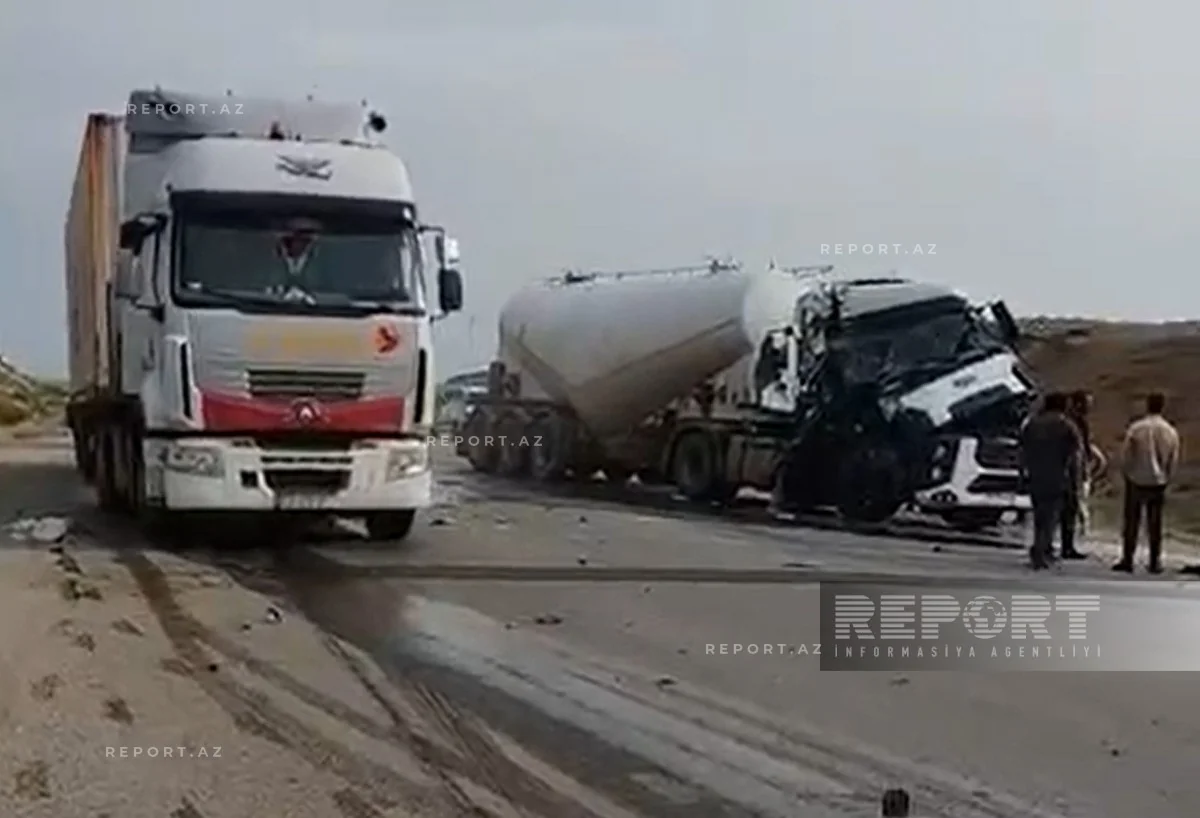 Sumqayıtda yük avtomobilləri toqquşdu